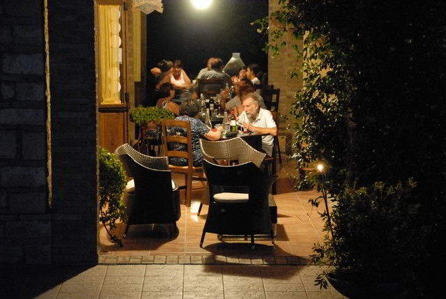 agriturismo assisi il giardino dei ciliegi - ristorante estate